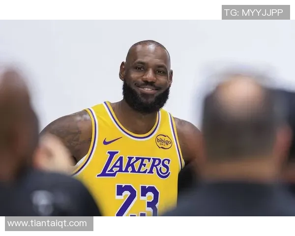 勒布朗与足球巨星的精彩相遇：跨界交流与友谊的故事