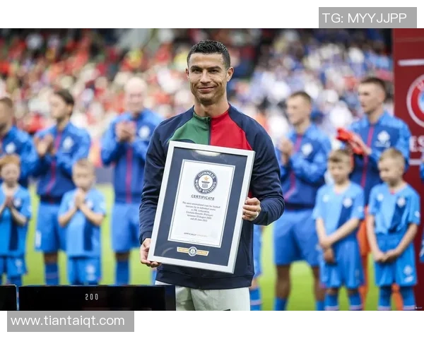 足球明星印花衣物热潮引领时尚潮流年轻人追逐偶像的最佳选择 足球明星印花衣物热潮引领时尚潮流年轻人追逐偶像的最佳选择